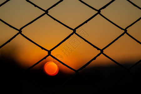 橙色夜空 地平线深处有模糊的太阳 创用CC BYSA 2日落日出橙子阳光反射晴天全景风景场景戏剧性图片