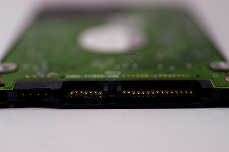 白色模糊背景上的 2 5 毫米笔记本电脑硬盘 照片上的很多空间散焦或具有柔焦母板宏观显微硬件方案电子科学电路处理器技术图片