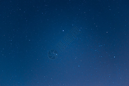 长夜天空恒星照片 许多星座的恒星远离城市 夜间风景 笑声蓝色气氛宇宙天文摄影自然星星图片