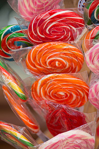 给孩子们吃的美味可口的糖果和糖果庆典小吃孩子食物漩涡图片
