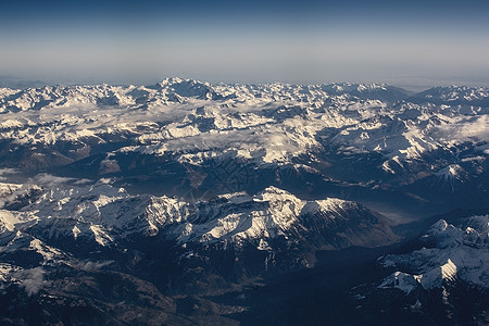 瑞士阿尔卑斯山高雪山顶顶峰天线高山航班风景森林天空滑雪飞行蓝色图片