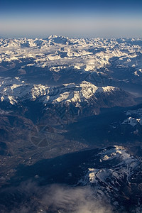 瑞士阿尔卑斯山高雪山顶航班荒野天线森林风景旅行冰川蓝色岩石飞行图片