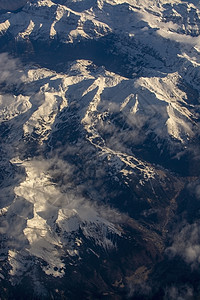 瑞士阿尔卑斯山高雪山顶天空飞行荒野冰川山脉顶峰滑雪蓝色高山爬坡图片