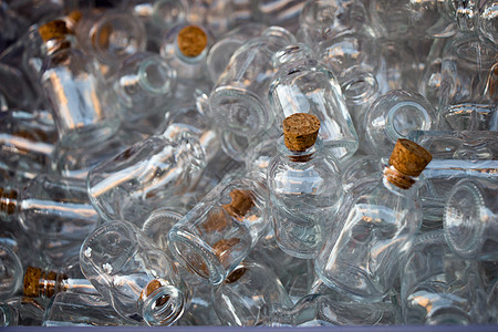 盒子中空的小透明瓶子集集玻璃液体图片