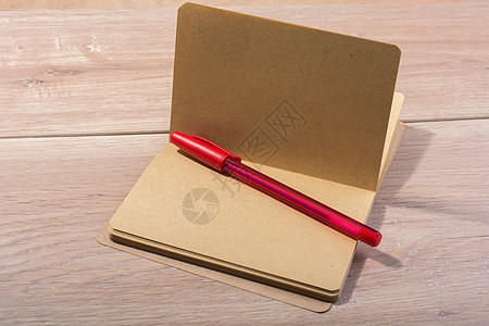 棕色开放笔记本和笔文档床单笔记教育插图螺旋软垫记事本钱包笔记纸图片