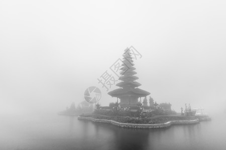 巴厘寺庙的福吉天气文化薄雾建筑学宝塔地标旅行旅游建筑精神热带图片