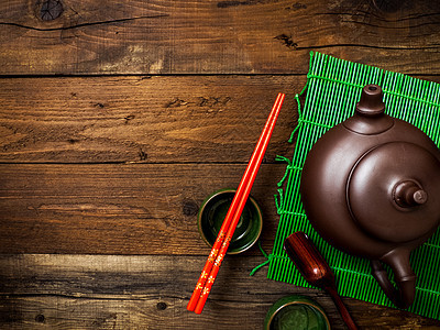 绿竹子垫上的茶壶 最佳视图寿司乡村杯子筷子饮料食物黏土菜单美食桌子图片