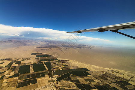 前往Nazca线途中的平板田视图图片
