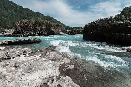 阿尔泰山的卡吞河国家生态旅行爬坡风景荒野石头天空卡通岩石图片