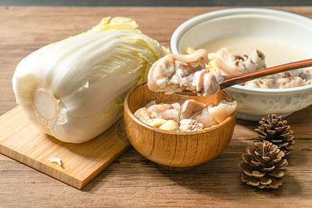 木木背景的马桶汤厨师勺子食物香料美食营养浓汤补品饮食猪蹄图片