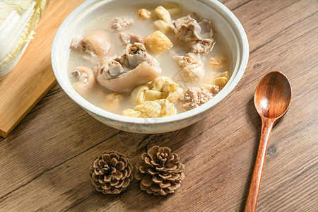 木木背景的马桶汤香料烹饪营养浓汤美食木头勺子补品饮食食物图片