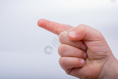 白色背景上的手指针女孩手势按钮女士商业手指屏幕女性背景图片