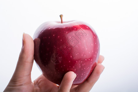 握着苹果的小小孩手白色绿色食物水果红色饮食图片