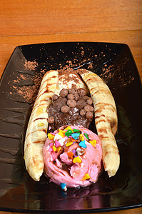 香蕉香蕉分割玻璃味道菜单糖浆营养餐厅鞭子美食圣代巧克力图片