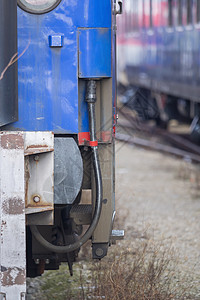 火车站一车厢的部分景象运动过境旅行商业货物引擎交通车站蓝色金属图片