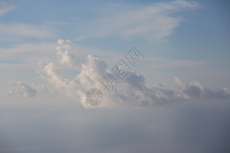 云在天空中 从飞机上看季节自由日光降落伞天堂场景水分云景臭氧阳光图片