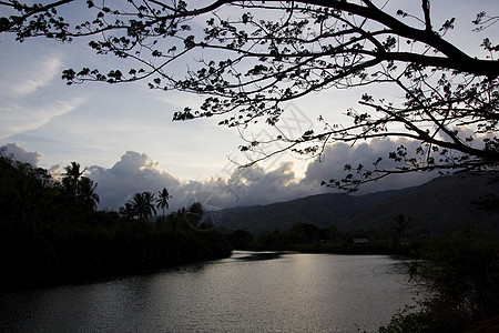 卡拉贾河公园土地对价池塘旅行生态森林天空季节风景图片