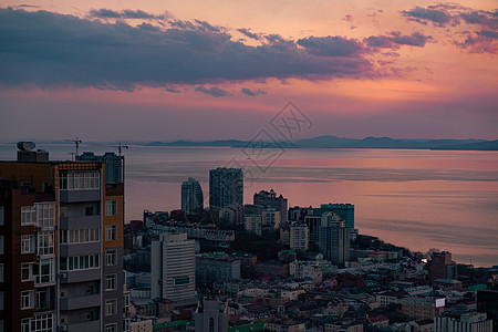 海参沃斯托克市的全景 与日落相对照景观建筑学旅行中心蓝色建筑船舶天际房子喇叭背景