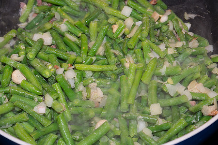 蒸汽青年绿豆洋葱杂货盘子营养厨房美食胡椒午餐蔬菜平底锅图片