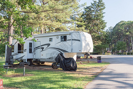 德克萨斯州达拉斯附近的RV和露营公园红木发动机车轮闲暇探索假期帐篷勘探营地大篷车图片