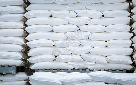 仓库中的白袋堆叠团体塑料工厂白色解雇食物水泥宠物商业肥料图片
