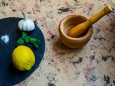 以大蒜成份制作蛋黄酱的成分和用具盘子食物桌子奶油白色敷料柠檬模子美食酸奶图片