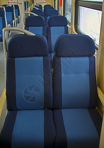 火车车厢中空座位列图片