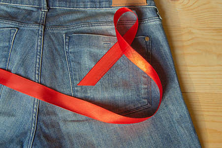 精灵的红丝带是抗争和认识艾滋病的一个象征力量危险怀孕同情生活控制牛仔裤橡皮牛仔布教育图片