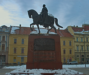 彼得国王在塞尔维亚兹伦雅宁主广场的纪念碑荣誉骑手正方形国王历史市中心建筑天空历史性地标图片