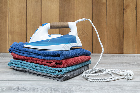 铁毛巾器具蒸汽工作木板电气清洁工工具房间衣服洗衣店图片