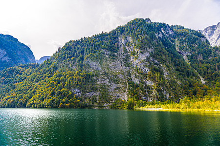 德国巴伐利亚国家公园科尼格西湖与阿尔普山 Konigsee 贝希特斯加登国家公园登山生态公园天空森林反射冰川环境旅游地块图片