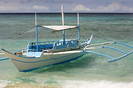 菲律宾波拉凯海滨停泊的小型船只图片