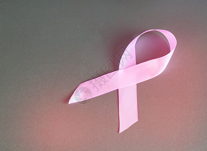 提高对乳腺癌的认识的粉红丝带灰色背景上的图像复制空间图片