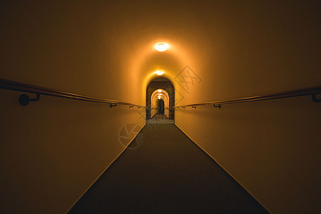 一个漫长的黑暗隧道 令人毛骨悚然的场景图片