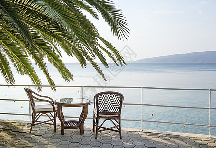 俯视海的桌椅和椅子天堂闲暇旅游晴天海岸旅行享受休息阳伞海景图片