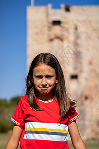 小女孩装扮青年足球游戏女性运动女孩红色童年运动员玩家背景图片