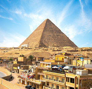 金字塔的吉萨市图片