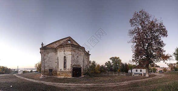 乌克兰利马斯科耶被遗弃的教堂建筑学旅游废墟小路大教堂遗产村庄旅行宗教历史性图片
