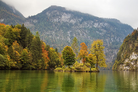 德国科尼格西湖绿色风景高山反射树木天空旅行森林山脉图片