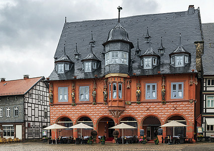 德国戈斯拉尔市场广场上的房屋 住房建筑市场历史性老城正方形城市框架窗户建筑学木头图片