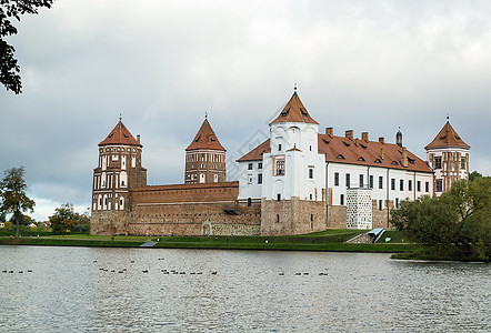 白俄罗斯米尔城堡群遗产石头文化旅行堡垒建筑学城堡历史纪念碑天空图片