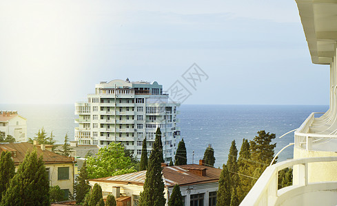 从阳台到海景和旅馆大楼 清晨海岸天空海岸线旅行建筑物桌子海洋别墅奢华太阳图片