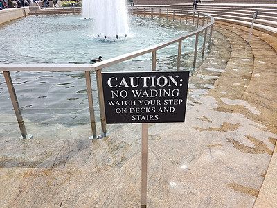不要乱动 小心脚踏甲板 楼梯标志和喷泉图片