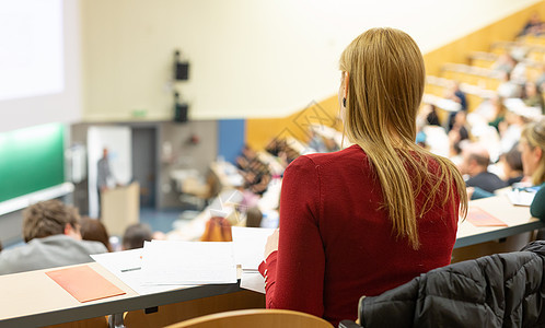 参加教师讲课笔记班的女学生 单位 千分之一教学扬声器企业家会议大学知识学院简报经理首脑图片