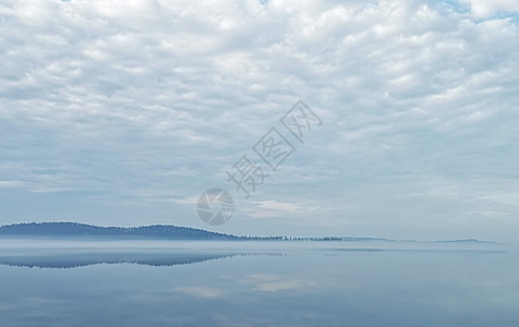 上午湖面景观图片