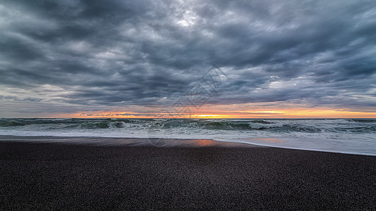海滩的戏剧日落 彩色图像天气石头风景岩石支撑海浪场景天空旅行海岸图片
