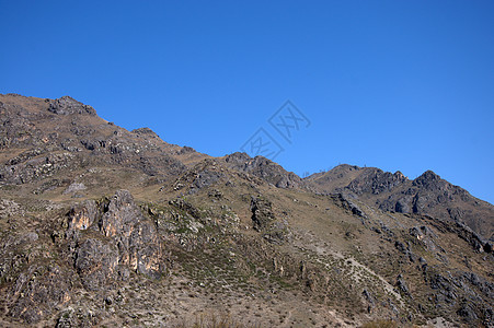 裸露的山脉在晴朗蓝天的背景下 阿尔泰 西伯利亚 俄罗斯和风景图片