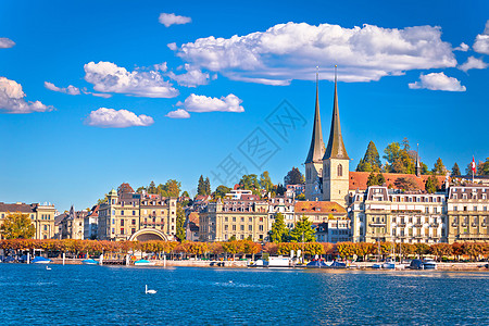 瑞士伊德利奇镇和卢塞恩湖水边观点建筑历史性假期旅游游客正方形市场地标高山街道图片