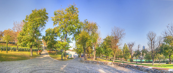 秋天在敖德萨的普里莫尔斯基大道旅游全景海景建筑学雕像城市树木路灯雕塑正方形图片