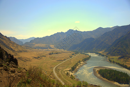 在卡顿河床中间的一座岛屿 Altai山公园爬坡场地山脉蓝色仙境旅游海岸线岩石横幅图片